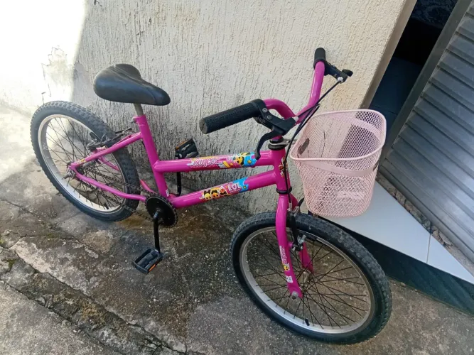 Bicicleta feminina aro 16 com certinha conservada ,
