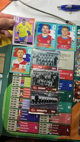 Troco Figurinhas Da Copa do Mundo Legends e normais 