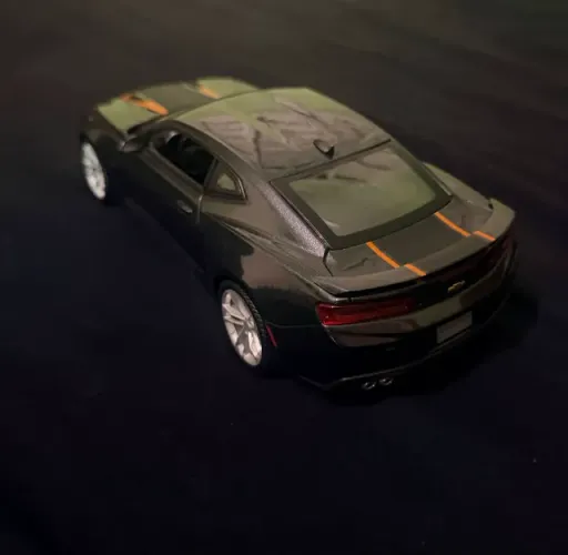Miniatura Chevrolet Camaro 2017 50th Anniversary - Maisto, Escala 1:18