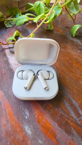 Moto buds + sound by bose