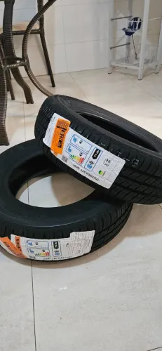 Par de pneus 175/70R14 84T QH01