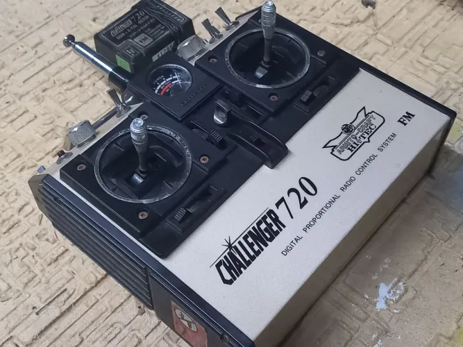 Radio controle Chalinger perfeito vintage