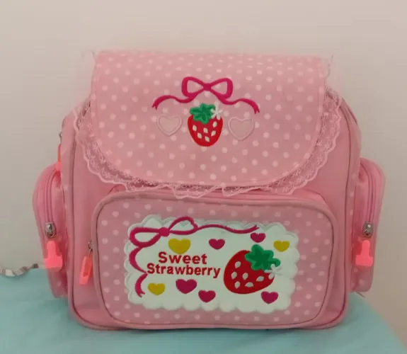 Mochila rosa de morango cutecore
