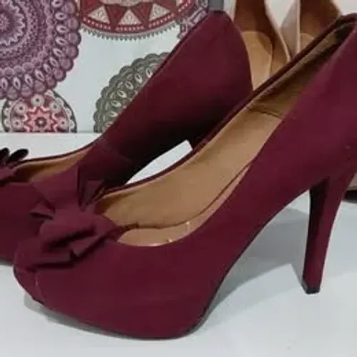 Sapato Peep Toe Vizzano Camurça Vinho Bordô com Laço Tam 36