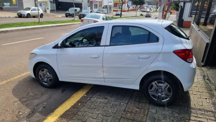 Chevrolet Onix Hatch LT 1.0 8V Flex Power Mec. 4P 2016