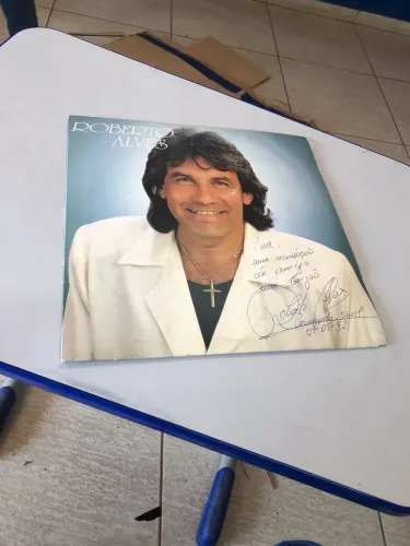 Disco de vinil assinado pelo Roberto Alves