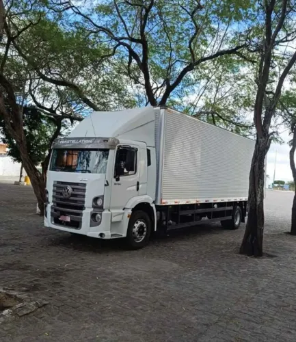 Vw 15180 6x2 - 2010 baú 