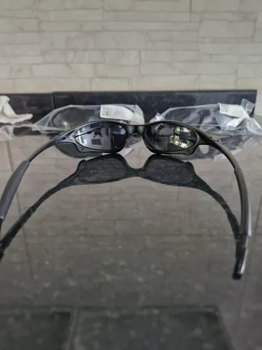 Óculos escuro esportivo com proteção UV