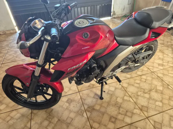 Moto Yamaha FZ25 2022