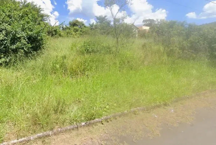 Terreno plano 360 metros - São Gonçalo do Rio Abaixo - MG. regularizado