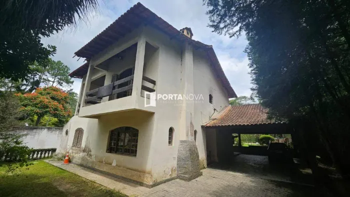 CASA COM QUINTAL, GRAMADO E PISCINA À VENDA - BAIRRO VALE DO SOL - EMBU DAS ARTES - E ACEI