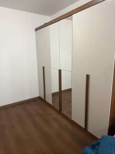 Guarda-Roupa Casal Grande 6 Portas com Espelhos e Gavetas - R$ 1.200