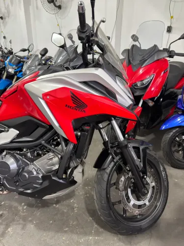 NC 750(GONCALO MOTOS)já emplacada e transferida 