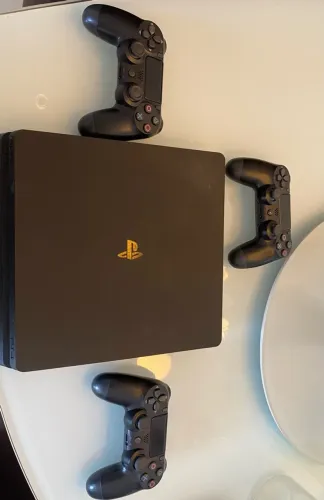 VENDO PLAYSTATION 4 SLIM - 500GB + 3 CONTROLES