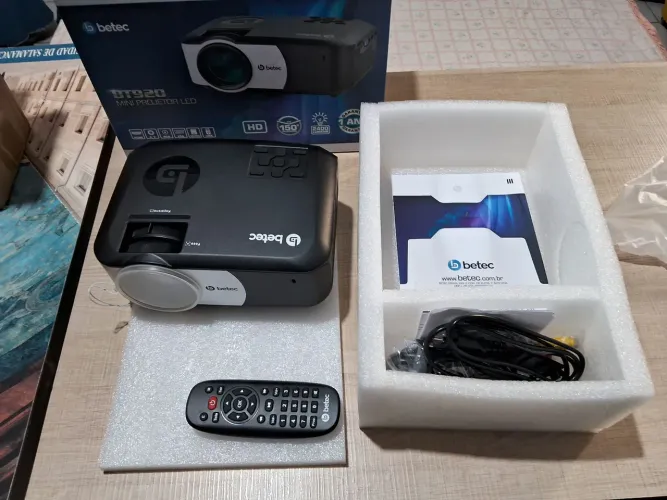 Projetor Betec BT920 novo na caixa