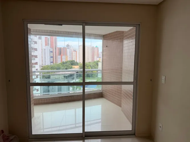 Esquadria de vidro e alumínio cor branca Altura 2,12  Largura 2,02
