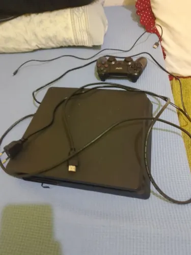 Vendo este play 4 com uma manete