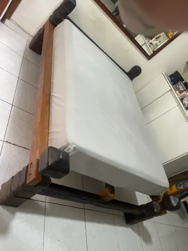 Cama Rústica Artesanal em Madeiras Nobres de Demolição