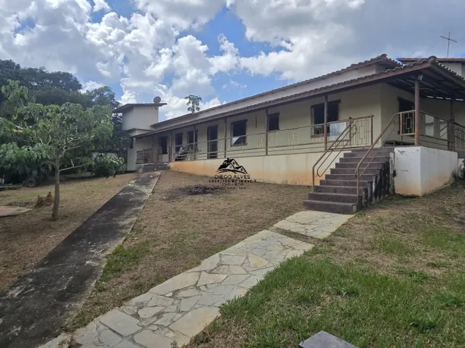 Sítio à venda em Vianópolis, área de 1.200m², piscina, sauna área gourmet, casa com três q