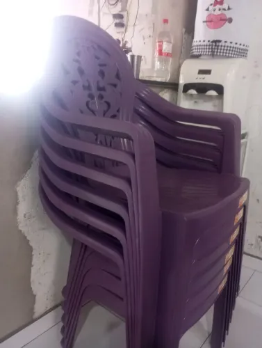 Mesa de plástico com cadeiras