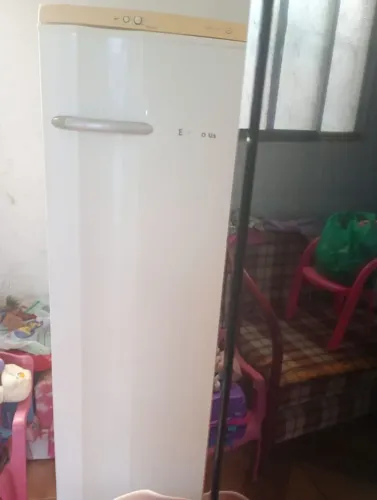 Geladeira Electrolux funcionando perfeitamente em boas condições 