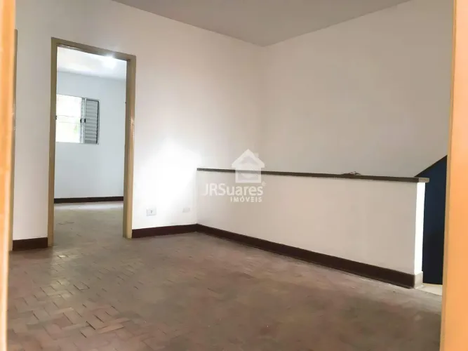 CASA SOBRELOJA 100M² C/ 3 QUARTOS E QUINTAL