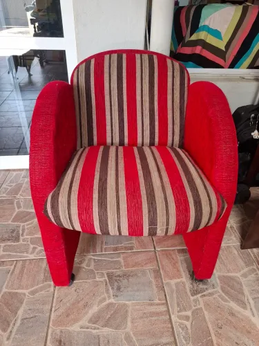 Vendo linda poltrona .veludo