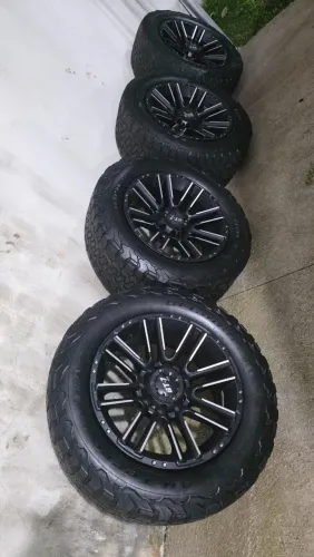 Jogo de Rodas GT7 Strong Off Road aro 20 com pneus BR Goodrich KO2 285/60-20