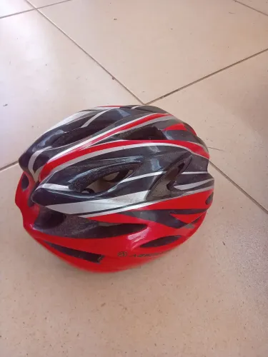 Capacete, Cestinha, Bagageiro e cadeirinha para bebê. Todos em ótimo estado!!!