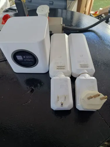 Vendo AmpliFi Sistema HD WiFi da Ubiquiti Labs, sistema Wi-Fi mesh Ubiquiti funcionando. 