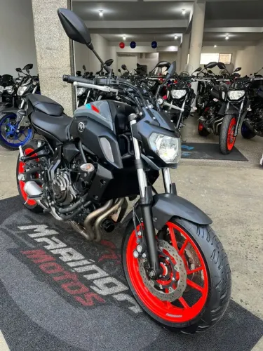 YAMAHA MT-07 IMPECAVEL. VALE A PENA CONFERIR.