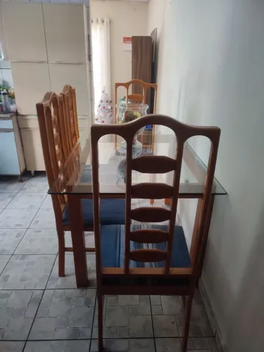 Mesa e cadeira 