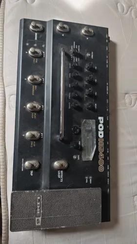 Pedaleira LINE 6 hd 400