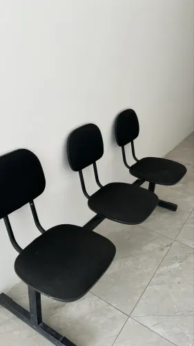Vendo 2 longarinas de 3 lugares preta