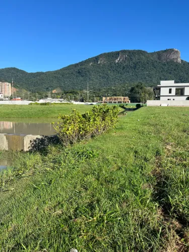 OPORTUNIDADE: TERRENO COND. RESERVA DA PEDRA - FUNDO LAGO