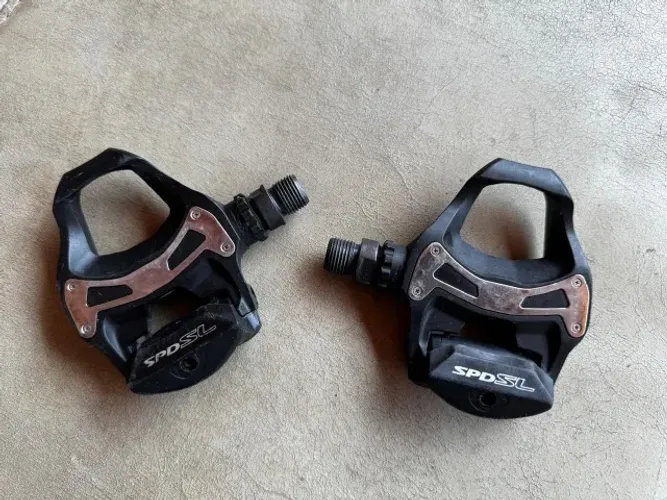 Pedais Shimano SPD SL PD-R550 + 2 Pares de Taquinhos
