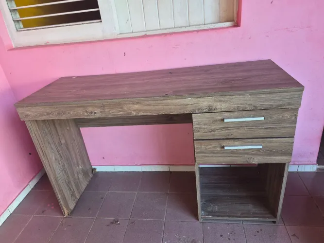 Mesa escrivaninha 2 gavetas pra vender logo