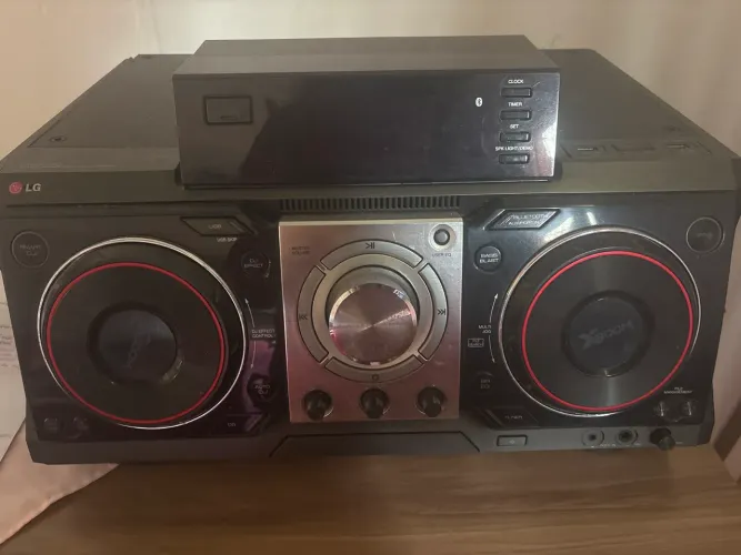 Vendo som LG CM9730