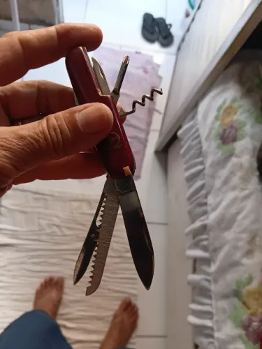 Vende-se canivete com vários assessorios