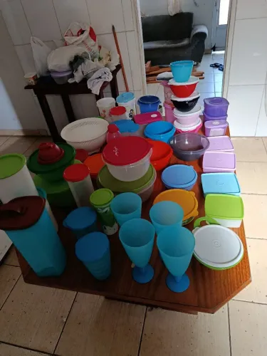 Vendo todos esses Tupperware 