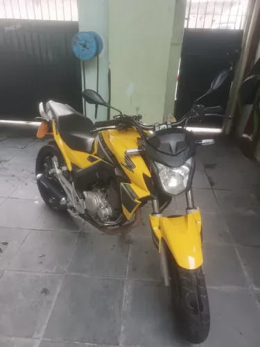 Vendo Twister 2022 pra rodar ou retirar peças. 