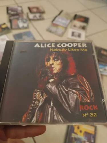 CDs Alice Cooper e Saxon originais 