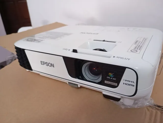 Projetor Epson U32+ Full HD nativo