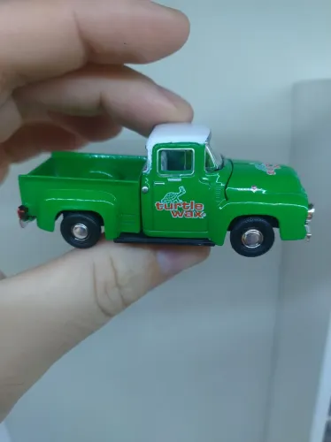 Miniatura M2 Machines 1956 Ford F-100 Turtle Wax Verde 1:64 Novo