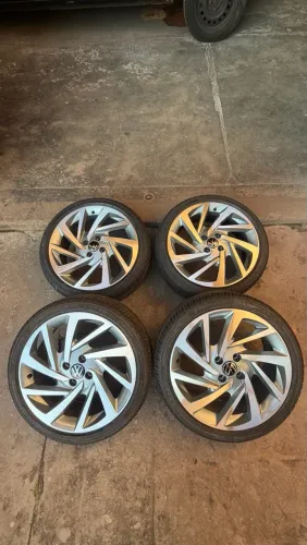 Jogo de rodas Aro 17 4x100 polo R93 (Com pneus)