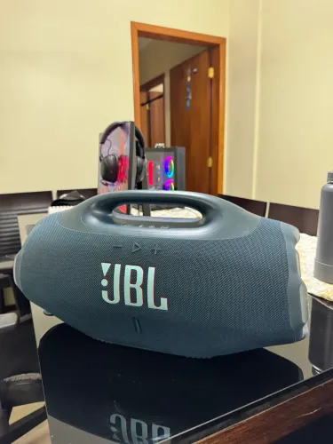 Boombox 4 Sem Detalhes Com caixa e Carregador