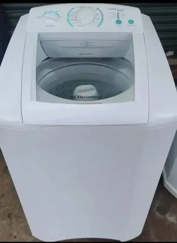 Vendo máquina marca Electrolux 9kg moderna funcionando perfeitamente