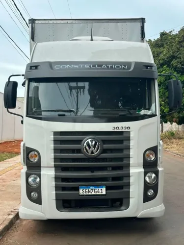 VW Constellation 30.330 2022/23 Automático + Baú Facchini 2024
