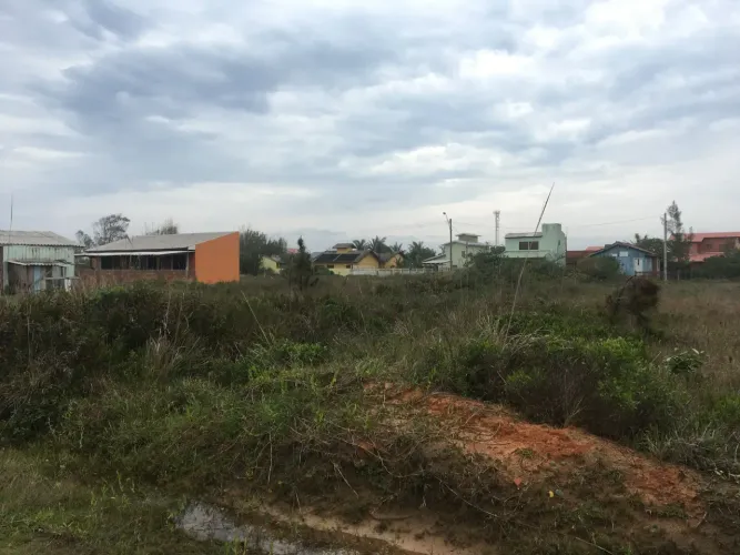 Terreno Praia Real com escritura Torres 300m2