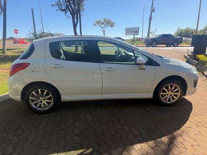Peugeot 308 Active 1.6 Flex 16V 5P Mec. 2014